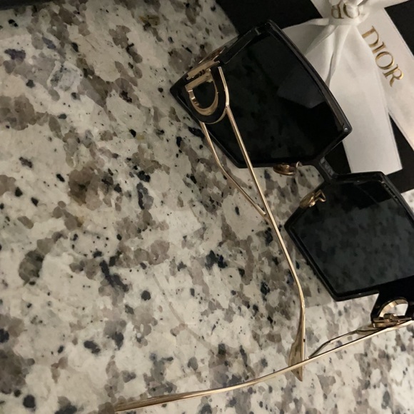 30MONTAIGNE DIOR
Black Square Sunglasses - Picture 6 of 8